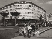 Trg kralja Petra Krešimira IV, dječje igralište, oko 1940. godine